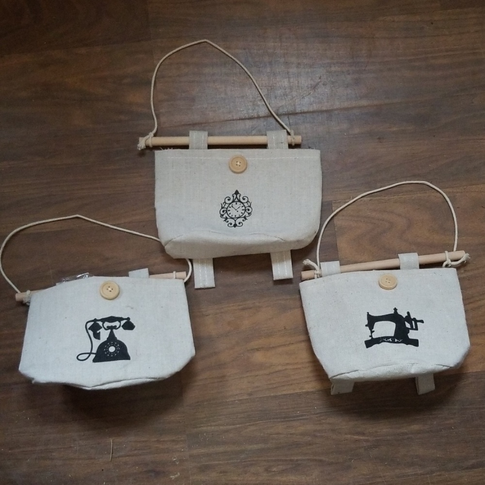 Set of 3 wall pocket hangers